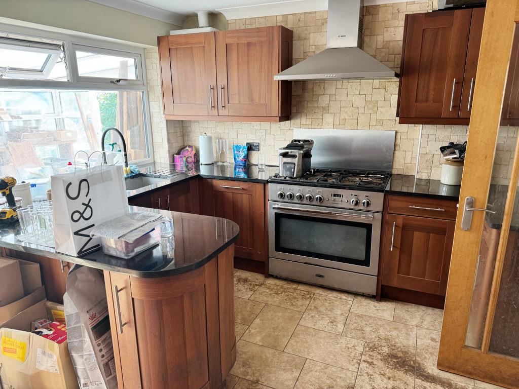 Lot: 59 - DETACHED BUNGALOW FOR IMPROVEMENT WITH POTENTIAL TO EXTEND - Kitchen 2